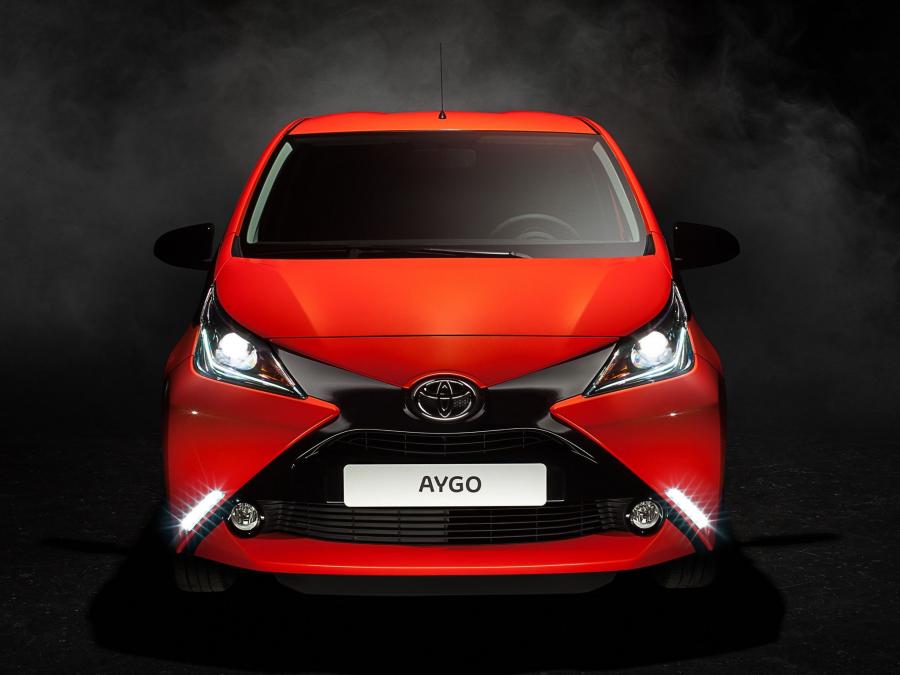  Toyota Aygo x-cite 5-Door 2014 года  (фото 13 из 30)
